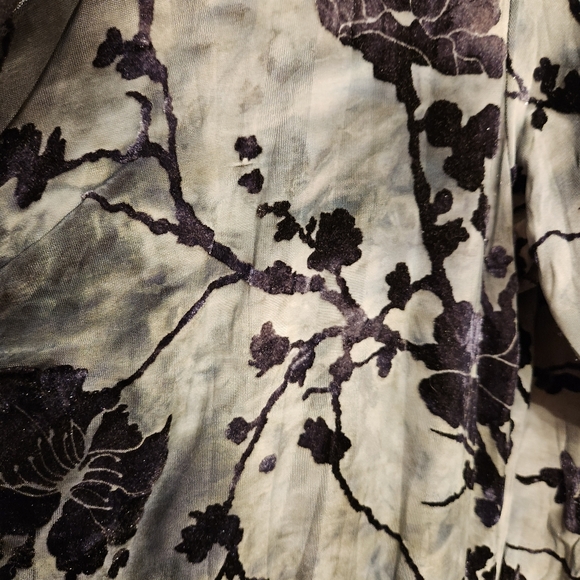 Papillon tunic /dress if on the shorter side. Velvet feel flowers. - Picture 7 of 7